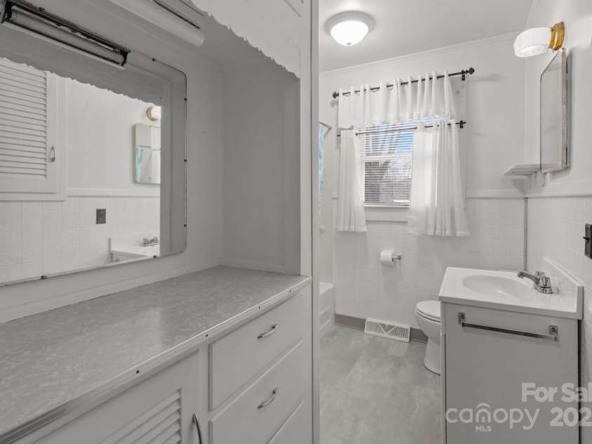 1489 Riley Street, Albemarle, NC 28001.  MLS# CAR4221613, YatesRealty ID 7523. Bathroom
