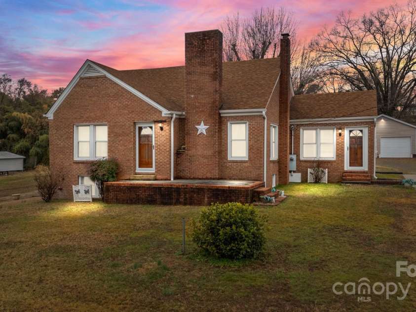 1489 Riley Street, Albemarle, NC 28001.  MLS# CAR4221613, YatesRealty ID 7523. Hello Gorgeous!