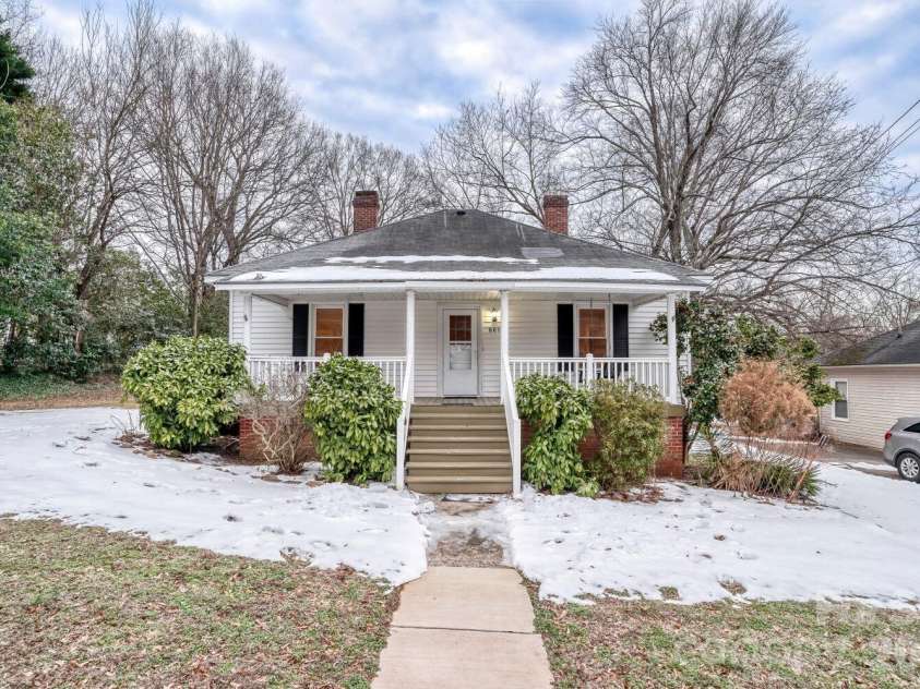 601 7th Street, Kannapolis, NC 28081.  MLS# CAR4345184, YatesRealty ID 7524. Front