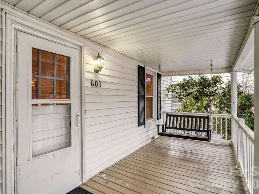 601 7th Street, Kannapolis, NC 28081.  MLS# CAR4345184, YatesRealty ID 7524. Front porch