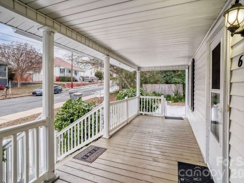 601 7th Street, Kannapolis, NC 28081.  MLS# CAR4345184, YatesRealty ID 7524. Front porch