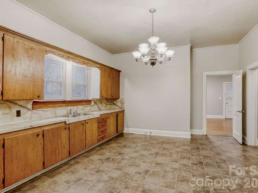 601 7th Street, Kannapolis, NC 28081.  MLS# CAR4345184, YatesRealty ID 7524. Kitchen