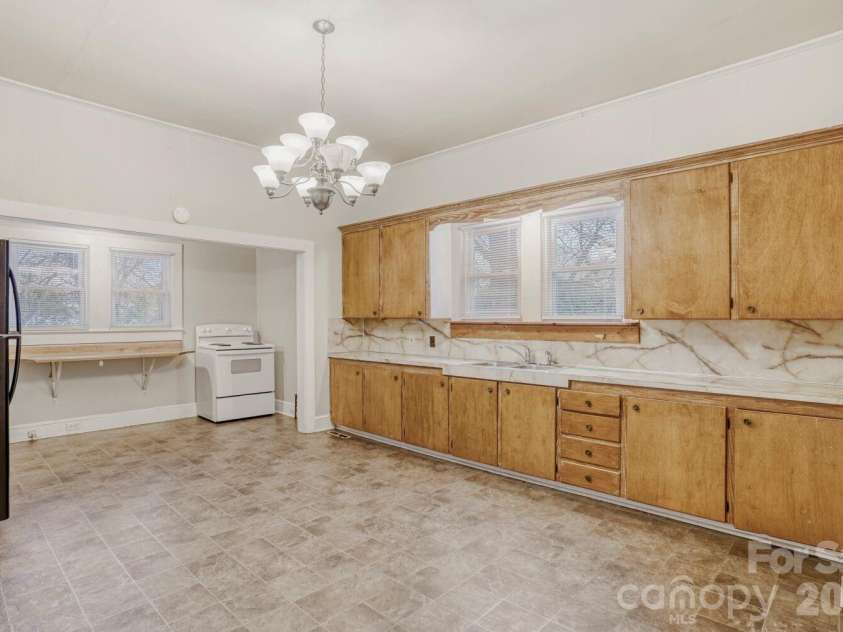 601 7th Street, Kannapolis, NC 28081.  MLS# CAR4345184, YatesRealty ID 7524. Kitchen