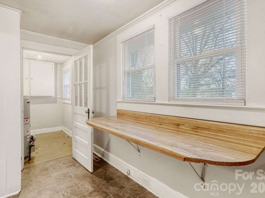 601 7th Street, Kannapolis, NC 28081.  MLS# CAR4345184, YatesRealty ID 7524. Kitchen breakfast bar