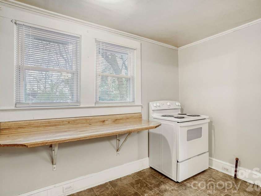 601 7th Street, Kannapolis, NC 28081.  MLS# CAR4345184, YatesRealty ID 7524. Kitchen breakfast bar