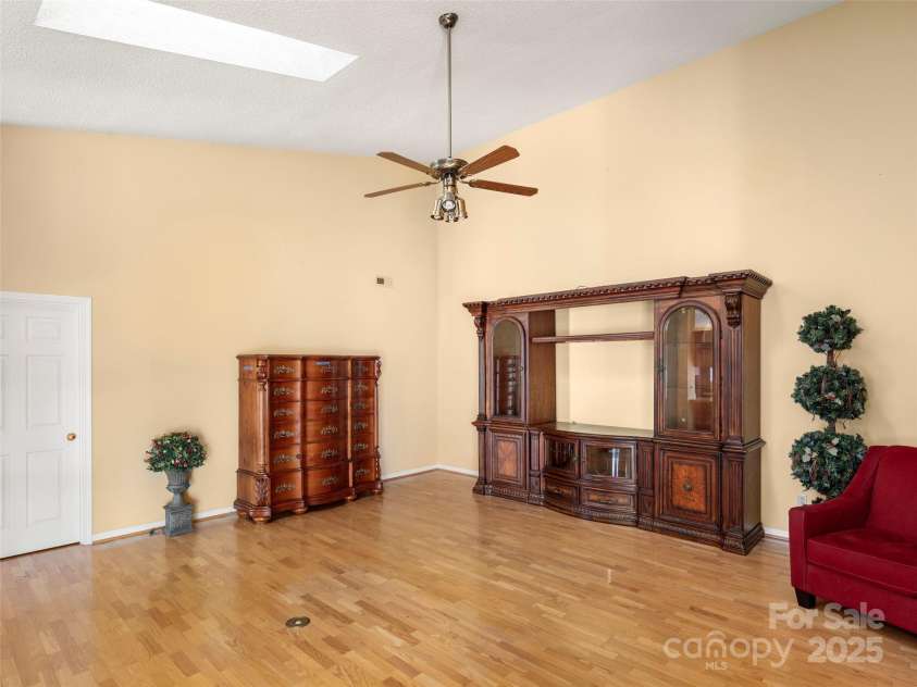 24 Heather Way, Candler, NC 28715.  MLS# CAR4210347, YatesRealty ID 7525. 