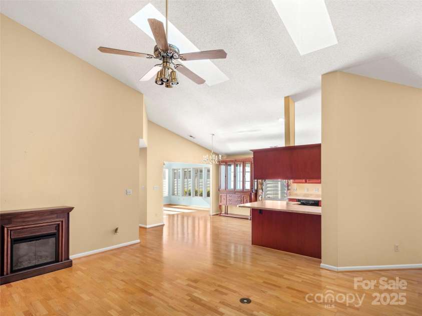 24 Heather Way, Candler, NC 28715.  MLS# CAR4210347, YatesRealty ID 7525. 