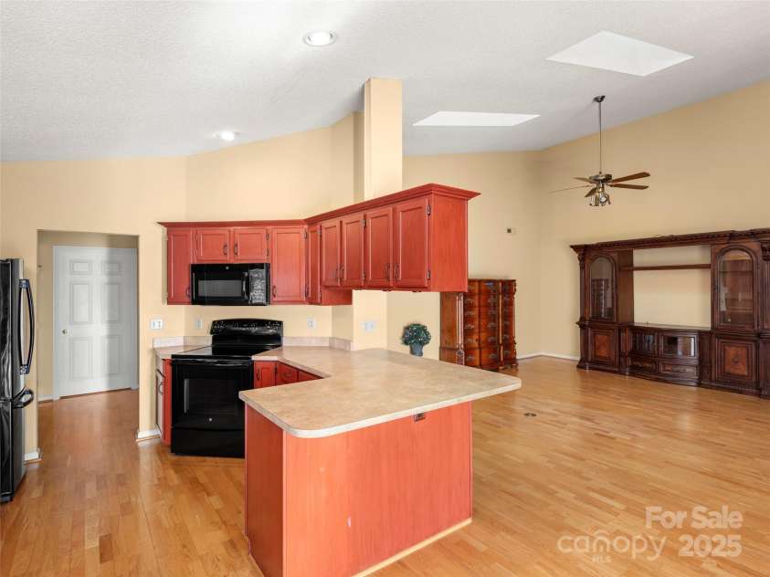 24 Heather Way, Candler, NC 28715.  MLS# CAR4210347, YatesRealty ID 7525. 
