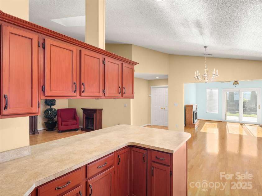 24 Heather Way, Candler, NC 28715.  MLS# CAR4210347, YatesRealty ID 7525. 