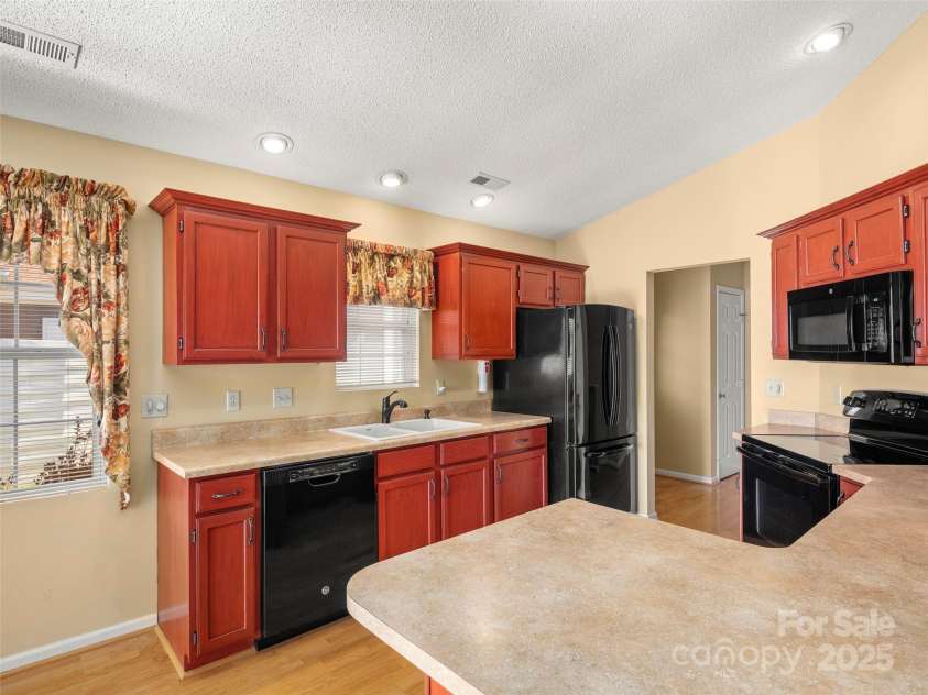 24 Heather Way, Candler, NC 28715.  MLS# CAR4210347, YatesRealty ID 7525. 