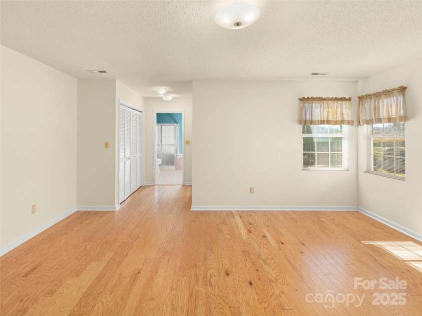 24 Heather Way, Candler, NC 28715.  MLS# CAR4210347, YatesRealty ID 7525. 