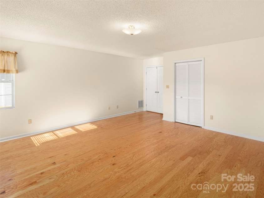 24 Heather Way, Candler, NC 28715.  MLS# CAR4210347, YatesRealty ID 7525. 