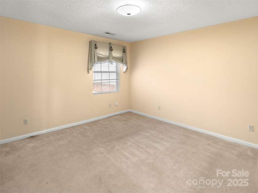 24 Heather Way, Candler, NC 28715.  MLS# CAR4210347, YatesRealty ID 7525. 