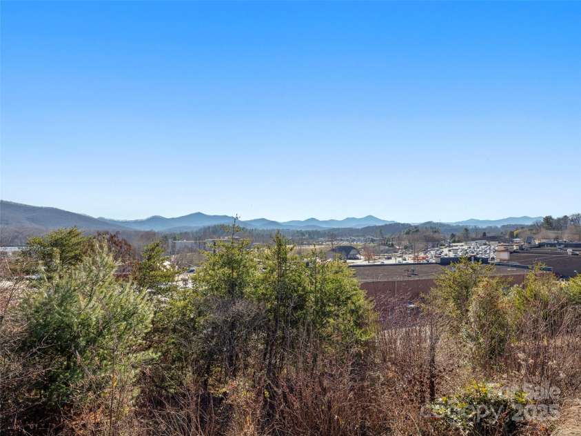 24 Heather Way, Candler, NC 28715.  MLS# CAR4210347, YatesRealty ID 7525. 