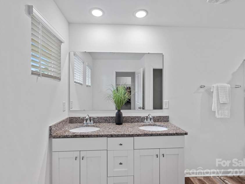 724 Kelly Street, Statesville, NC 28677.  MLS# CAR4273857, YatesRealty ID 7525. 