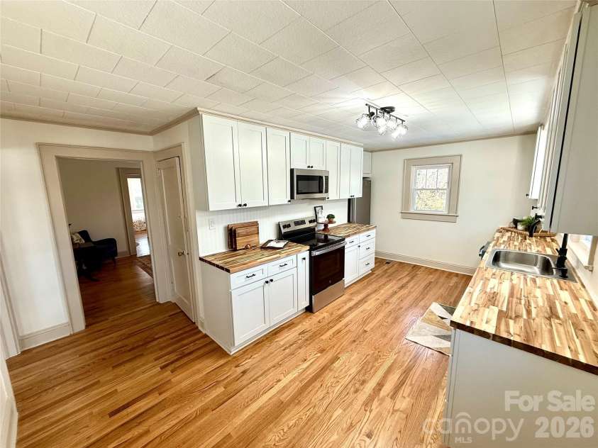 531 21st Avenue, Hickory, NC 28601.  MLS# CAR4344763, YatesRealty ID 7527. 