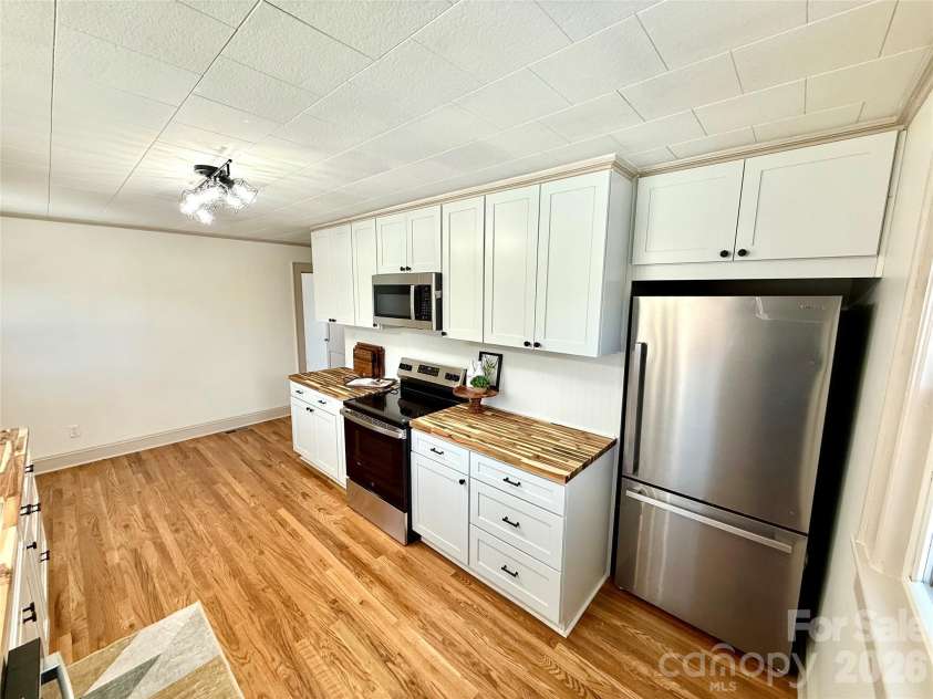 531 21st Avenue, Hickory, NC 28601.  MLS# CAR4344763, YatesRealty ID 7527. 