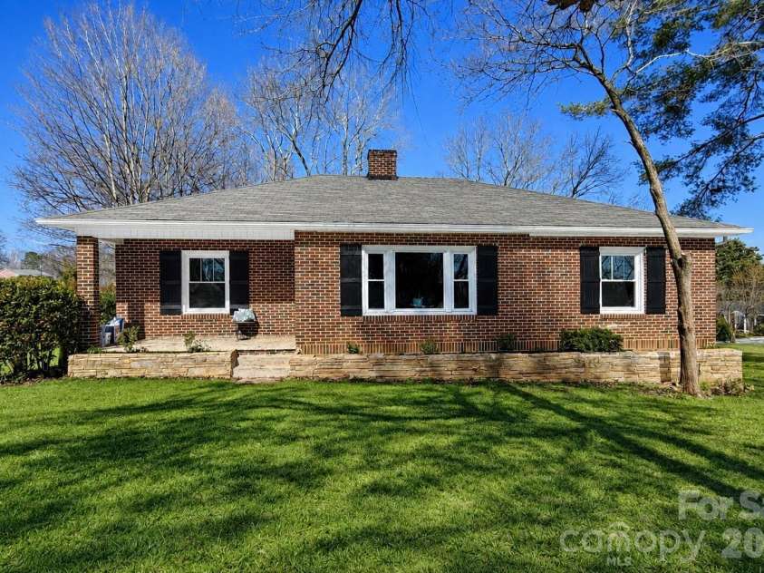 531 21st Avenue, Hickory, NC 28601.  MLS# CAR4344763, YatesRealty ID 7527. 