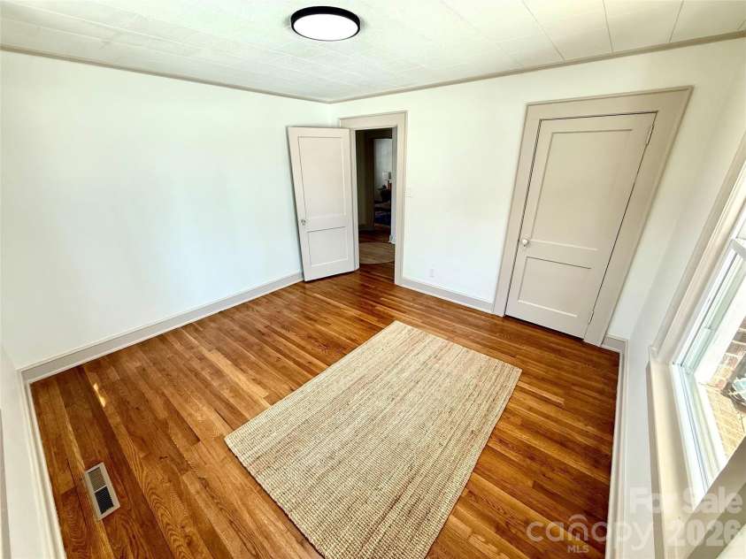 531 21st Avenue, Hickory, NC 28601.  MLS# CAR4344763, YatesRealty ID 7527. 