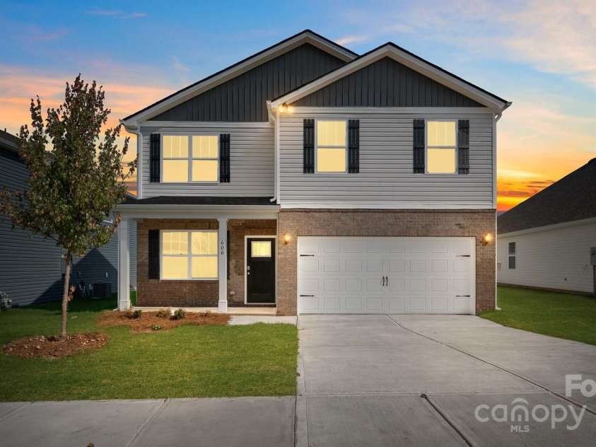 600 Country Oak Drive, Asheville, NC 28804.  MLS# CAR4205579, YatesRealty ID 7529. Representation Only Photo