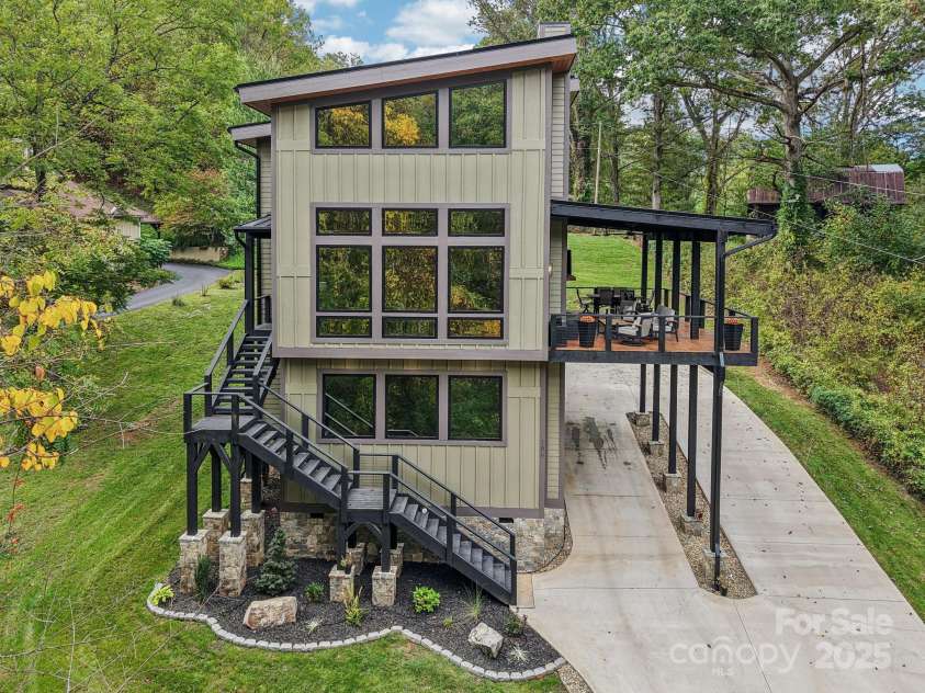 Lot 45 Weatherwatch Lane, Waynesville, NC 28786.  MLS# CAR4315609, YatesRealty ID 753. Recent build by Valencia example of finish quality