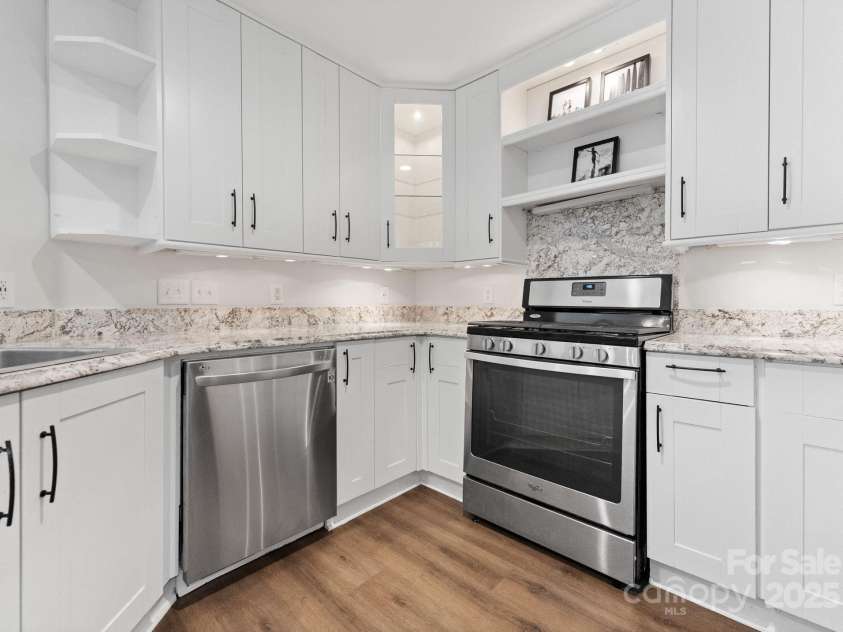17811 Half Moon Lane, Cornelius, NC 28031.  MLS# CAR4275895, YatesRealty ID 7531. Kitchen views