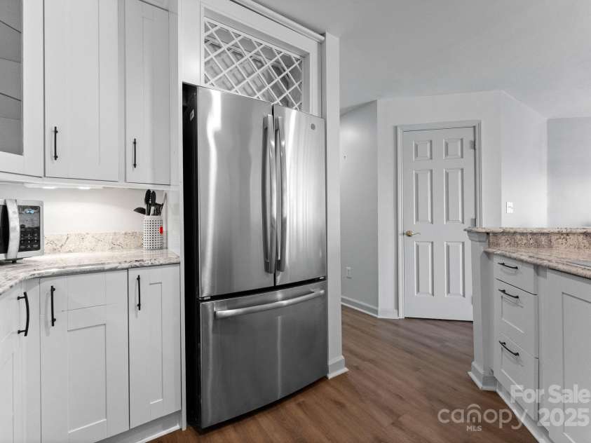17811 Half Moon Lane, Cornelius, NC 28031.  MLS# CAR4275895, YatesRealty ID 7531. SS appliances convey!
