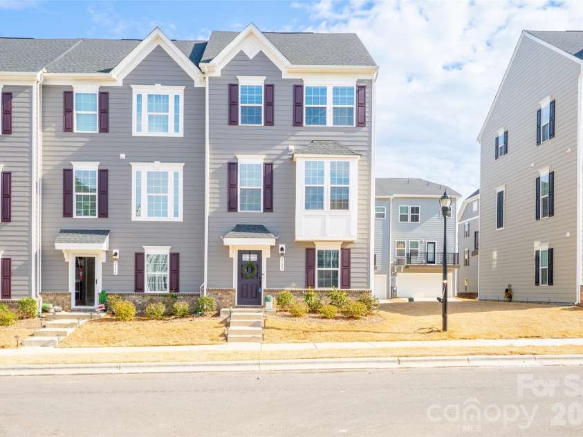 2102 Trout Lily Lane, Matthews, NC 28104.  MLS# CAR4353271, YatesRealty ID 7531. 