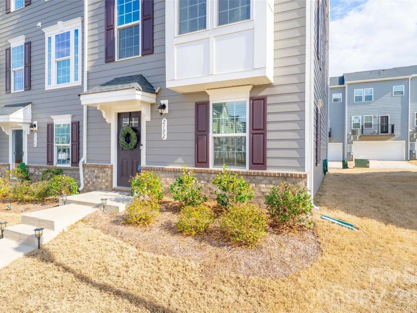 2102 Trout Lily Lane, Matthews, NC 28104.  MLS# CAR4353271, YatesRealty ID 7531. 