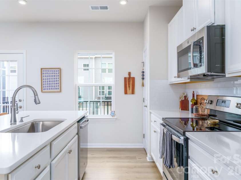 2102 Trout Lily Lane, Matthews, NC 28104.  MLS# CAR4353271, YatesRealty ID 7531. 