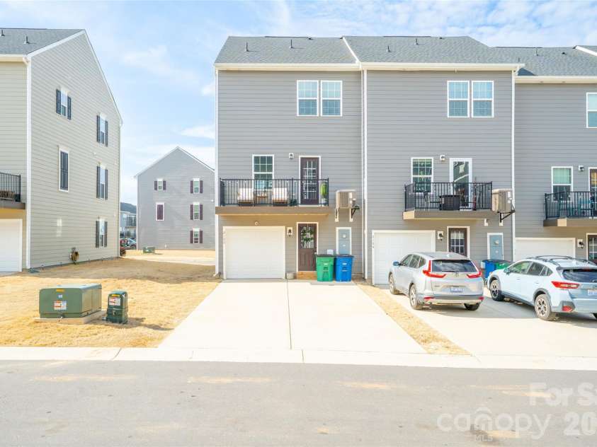 2102 Trout Lily Lane, Matthews, NC 28104.  MLS# CAR4353271, YatesRealty ID 7531. 