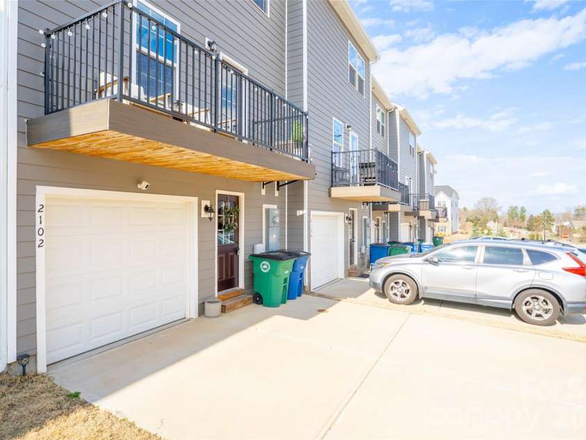 2102 Trout Lily Lane, Matthews, NC 28104.  MLS# CAR4353271, YatesRealty ID 7531. 