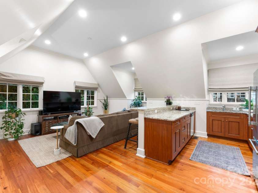 4536 Fox Brook Lane, Charlotte, NC 28211.  MLS# CAR4157549, YatesRealty ID 7532. Carriage house includes bedroom, full bathroom,  kitchen, and living room.