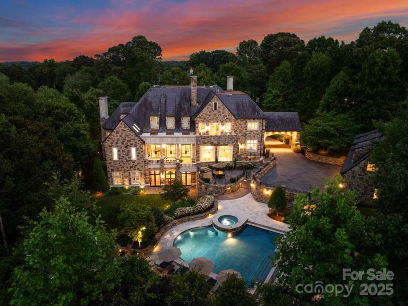 4536 Fox Brook Lane, Charlotte, NC 28211.  MLS# CAR4157549, YatesRealty ID 7532. Complete privacy and serenity with 24/7 security in one of Charlotte's most desirable gated community.