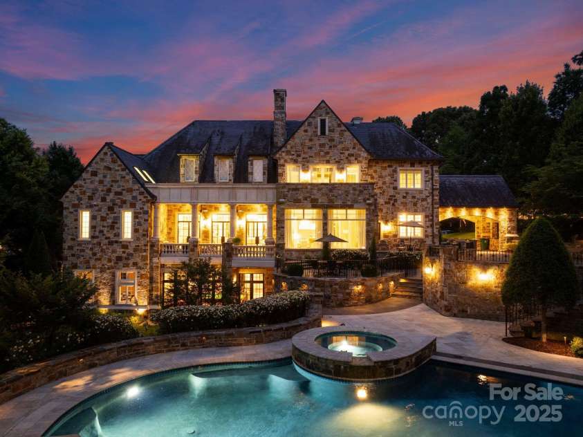 4536 Fox Brook Lane, Charlotte, NC 28211.  MLS# CAR4157549, YatesRealty ID 7532. Imagine many moments of relaxation and entertaining in privacy and serenity it this oasis.  Yet located in the heart of Charlotte, NC