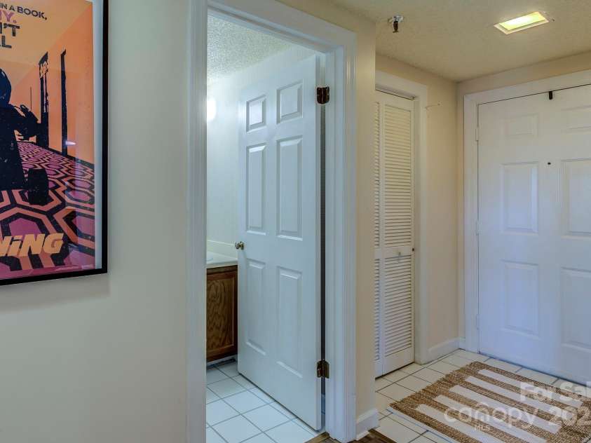 303 Sugar Top Drive, Sugar Mountain, NC 28604.  MLS# CAR4302428, YatesRealty ID 7533. 