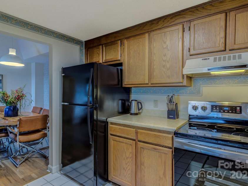 303 Sugar Top Drive, Sugar Mountain, NC 28604.  MLS# CAR4302428, YatesRealty ID 7533. 