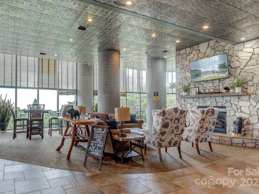 303 Sugar Top Drive, Sugar Mountain, NC 28604.  MLS# CAR4302428, YatesRealty ID 7533. 