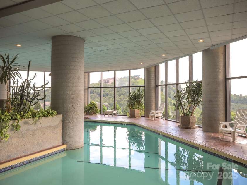 303 Sugar Top Drive, Sugar Mountain, NC 28604.  MLS# CAR4302428, YatesRealty ID 7533. 