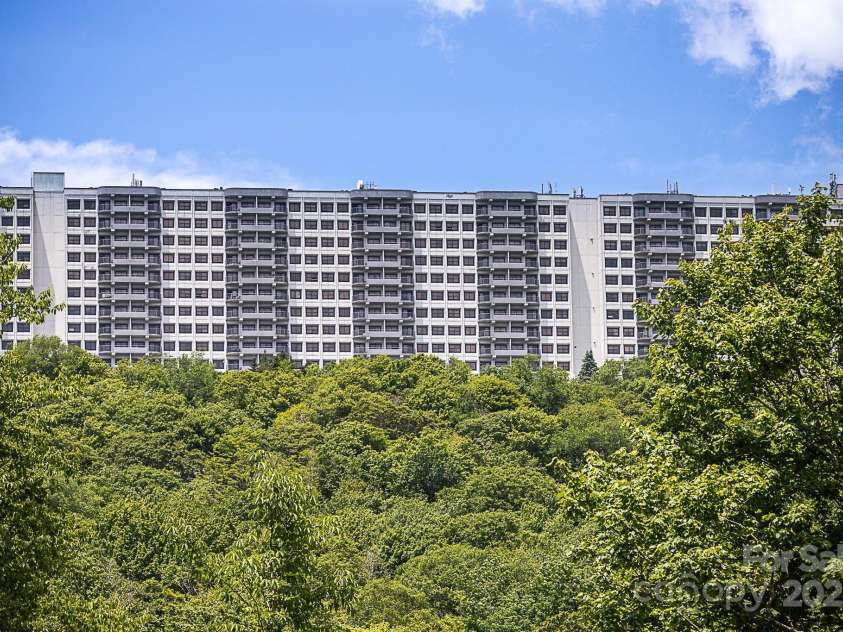 303 Sugar Top Drive, Sugar Mountain, NC 28604.  MLS# CAR4302428, YatesRealty ID 7533. 