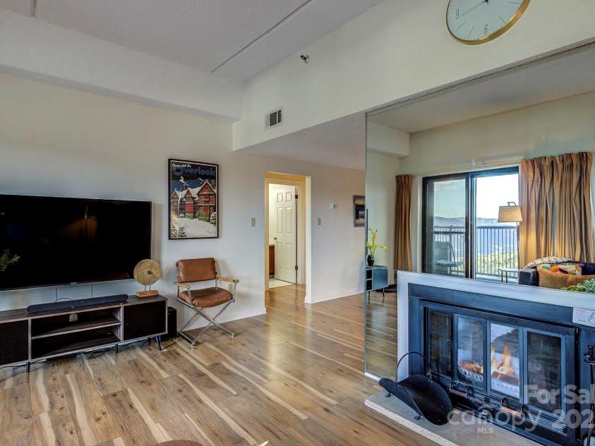 303 Sugar Top Drive, Sugar Mountain, NC 28604.  MLS# CAR4302428, YatesRealty ID 7533. Furnished with Few Exceptions