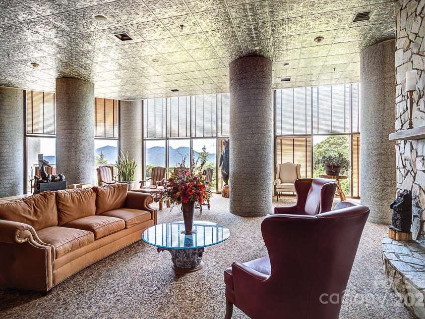 303 Sugar Top Drive, Sugar Mountain, NC 28604.  MLS# CAR4302428, YatesRealty ID 7533. Lobby