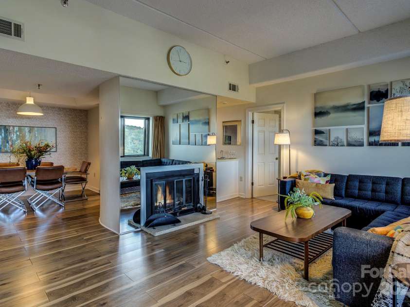 303 Sugar Top Drive, Sugar Mountain, NC 28604.  MLS# CAR4302428, YatesRealty ID 7533. Mid Century Fantastic
