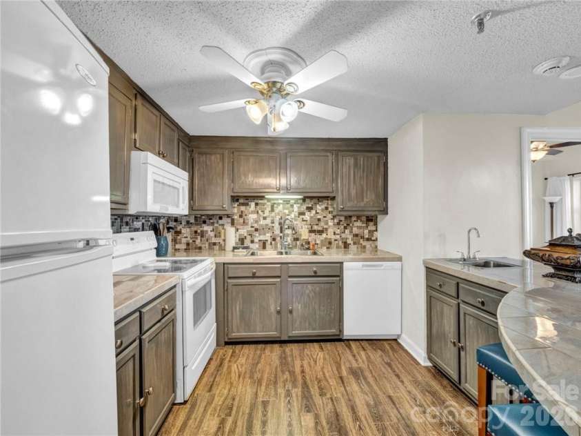 303 Sugar Top Drive, Sugar Mountain, NC 28604.  MLS# CAR4358087, YatesRealty ID 7533. 