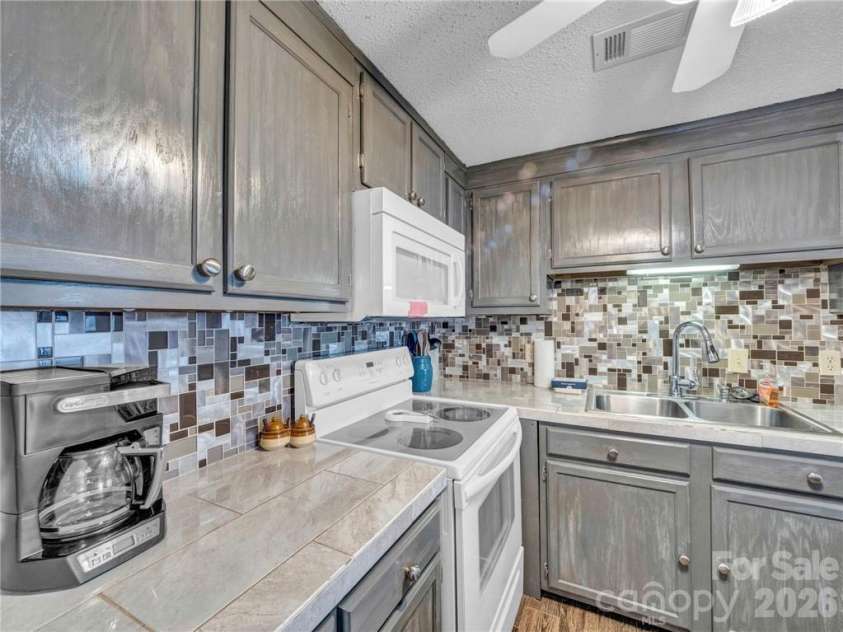 303 Sugar Top Drive, Sugar Mountain, NC 28604.  MLS# CAR4358087, YatesRealty ID 7533. 