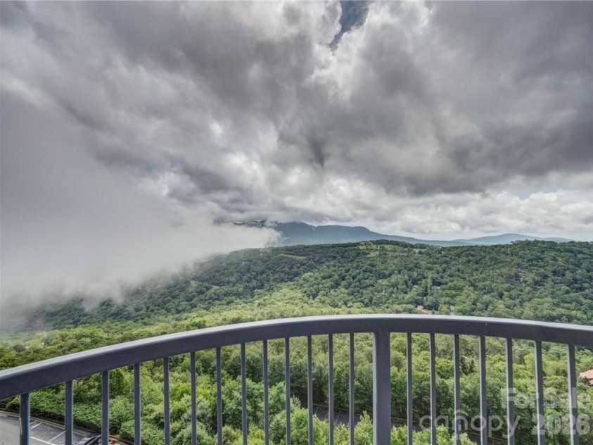 303 Sugar Top Drive, Sugar Mountain, NC 28604.  MLS# CAR4358087, YatesRealty ID 7533. 