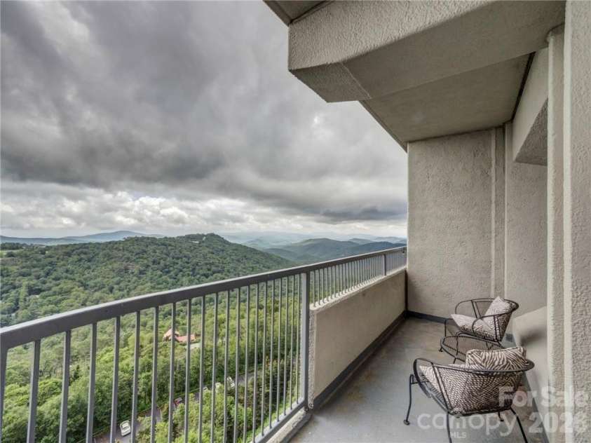 303 Sugar Top Drive, Sugar Mountain, NC 28604.  MLS# CAR4358087, YatesRealty ID 7533. 