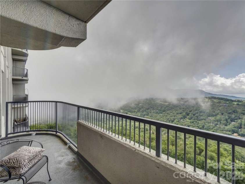 303 Sugar Top Drive, Sugar Mountain, NC 28604.  MLS# CAR4358087, YatesRealty ID 7533. 