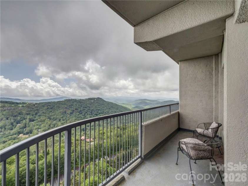 303 Sugar Top Drive, Sugar Mountain, NC 28604.  MLS# CAR4358087, YatesRealty ID 7533. 