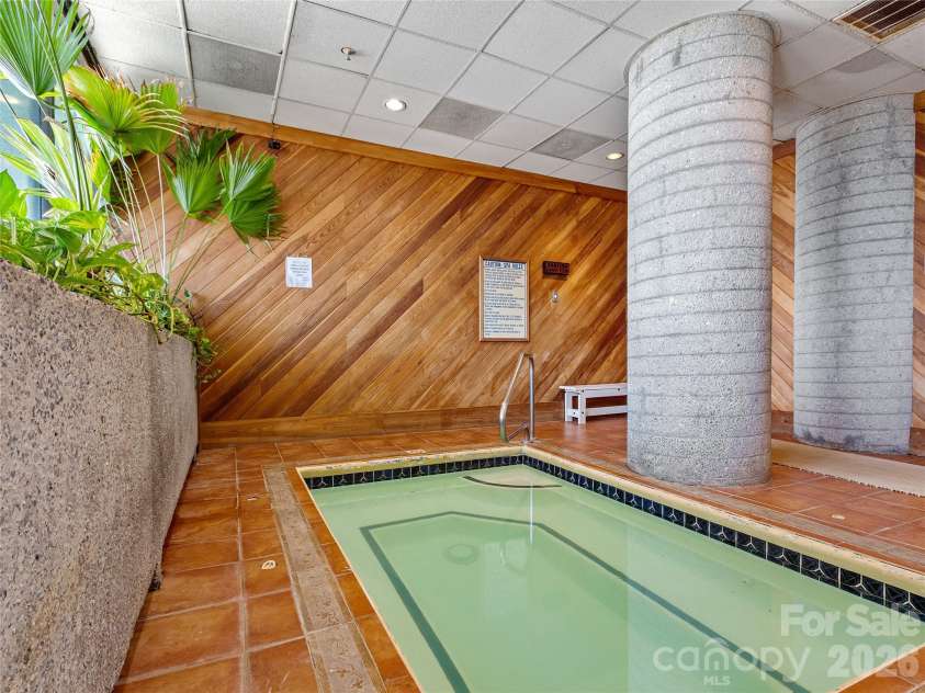 303 Sugar Top Drive, Sugar Mountain, NC 28604.  MLS# CAR4358087, YatesRealty ID 7533. 
